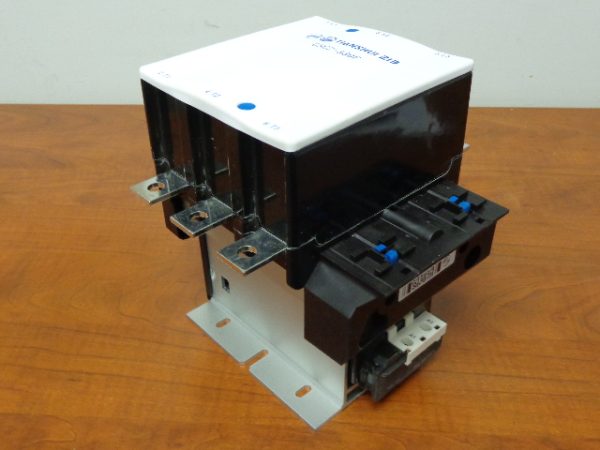 GSC2-185F 120 VOLT: 3 POLE CONTACTOR (LC1-F185) WITH A 120 VOLT AC COIL,