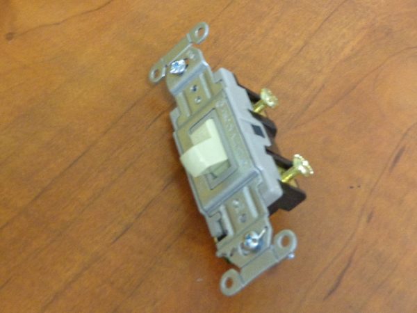 CS120I:HUBBELL SINGLE POLE SWITCH IVORY CS120I,HUBBELL