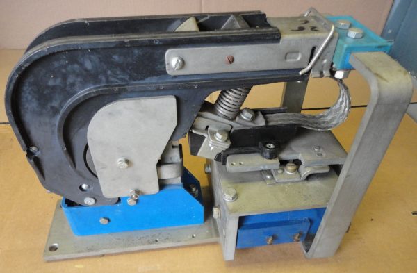 74U151 JOSLYN CLARK / A074-253061 CUTLER HAMMER, KS, 1-N.C. 300 AMP CONTACTOR