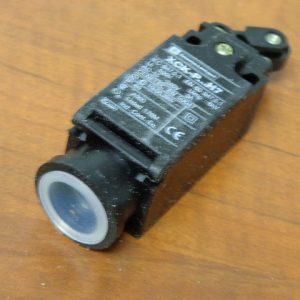 XCK-P121H7:TELEMECANIQUE LIMIT SWITCH XCK-P121H7,TELEMECANIQUE