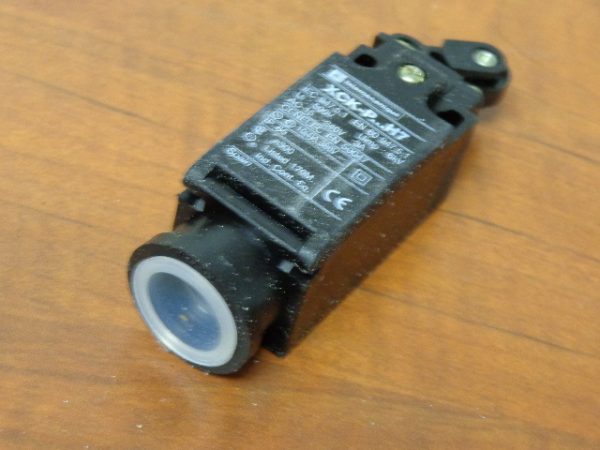 XCK-P121H7:TELEMECANIQUE LIMIT SWITCH XCK-P121H7,TELEMECANIQUE
