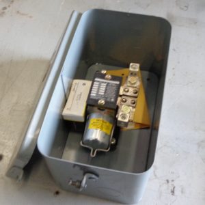 810-B16A: ALLEN BRADLEY OVERLOAD RELAY IN ENCLOSER 810-B16A, ALLEN BRADLEY