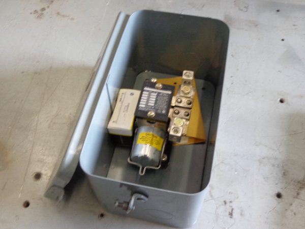 810-B16A: ALLEN BRADLEY OVERLOAD RELAY IN ENCLOSER 810-B16A, ALLEN BRADLEY