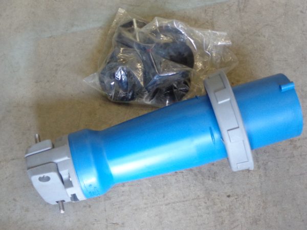 4100P9W: HUBBELL, PIN & SLEEVE WATERTIGHT PLUG 100 AMP, 3 PHASE, 250VAC, 3 POLE, 4 WIRE GROUNDING. FOR USE WITH 4100R9W RECEPTACLE AND 4100C9W CONNECTOR.