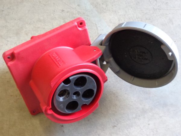 430R7W: HUBBELL, PIN & SLEEVE WATERTIGHT RECEPTACLE, 30 AMP, 3 PHASE, 480VAC, 3 POLE, 4 WIRE GROUNDING. FOR USE WITH 430P7W PLUG.
