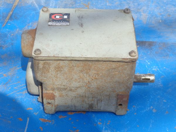 10316H54D: CUTLER-HAMMER, ROTATING CAM SHAFT LIMIT SWITCH, TYPE J, 600 VOLTS MAX.
