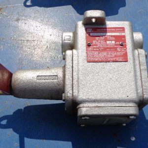 AFU0333-10-M83: CROUSE-HINDS, CONVEYOR CONTROL SWITCH 15 AMP, 600VAC.