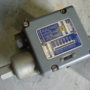 9012-ACW1: SQUARE D, INDUSTRIAL PRESSURE SWITCH, SET 44-51 PSI, RANGE 1-110#, DIFFERENTIAL 7-30#