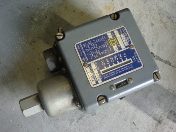 9012-ACW1: SQUARE D, INDUSTRIAL PRESSURE SWITCH, SET 44-51 PSI, RANGE 1-110#, DIFFERENTIAL 7-30#