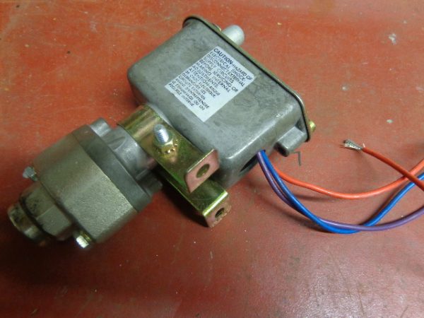 35-400:BARKSDALE PRESSURE ACTIVATED SWITCH 35-400,BARKSDALE