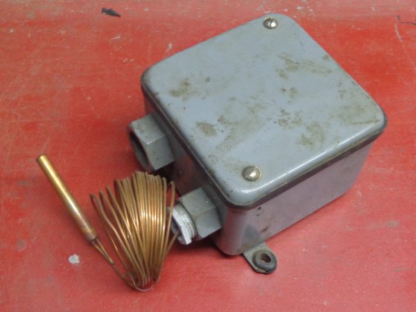 A19ANC: CHROMALOX TEMPERATURE CONTROLLER