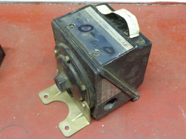 J302: UNITED ELECTRIC PRESSURE SWITCH