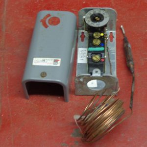 A19AAF-21C: JOHNSON CONTROLS, TEMPERATURE CONTROL RANGE 40-90°F SPDT, STYLE 1, 6' CAP