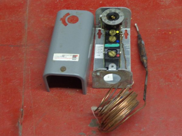 A19AAF-21C: JOHNSON CONTROLS, TEMPERATURE CONTROL RANGE 40-90°F SPDT, STYLE 1, 6' CAP