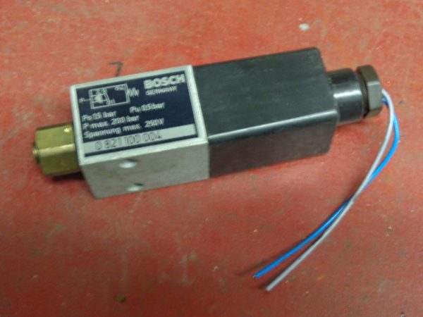 0-821-100-004: BOSCH, VALVE