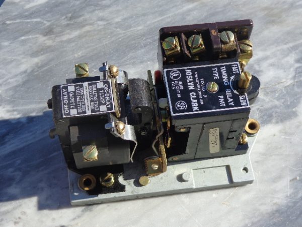 713UP-76: CLARK PNEUMATIC TIMING RELAY 713UP-76, CLARK