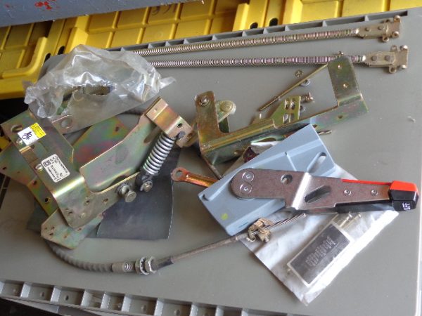 9422ARN21: SQUARE D, DISCONNECT SWITCH 100 AMP, NEMA 4 / 4X CIRCUIT BREAKER HANDLE & OPERATING MECHANISM 9422RN1.
