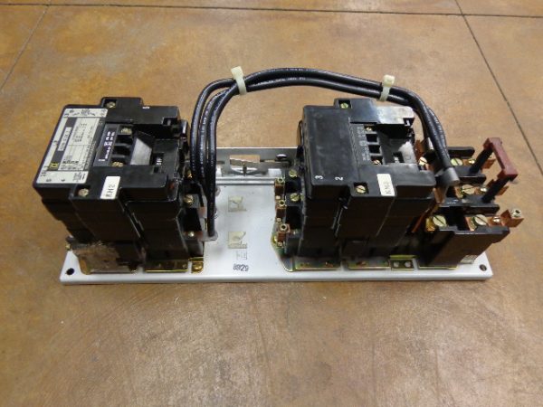 8736-SE01: SQUARE D SIZE 3 VERTICAL REVERSING STARTER