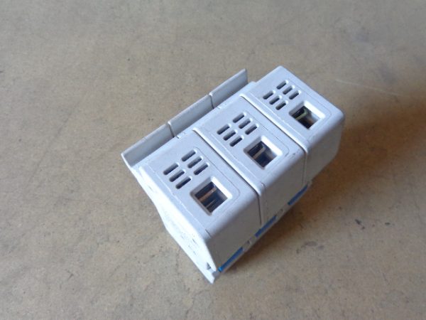 US3J3I:FERRAZ SHAWMUT ULTRASAFE FUSE HOLDER US3J3I,FERRAZ SHAWMUT
