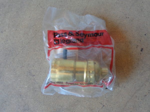 6098-PG:PASS & SEYMOUR LAMPHOLDER SINGLE CIRCUIT PUSH THROUGH 6098-PG,PASS & SEYMOUR