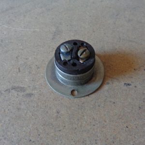 ML1-15R:HUBBELL TIWST-LOCK OUTLET ML1-15R,HUBBELL