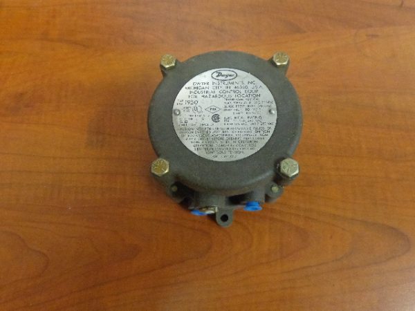 1950-0-2F:DWYER EXPOLSION PROOF PRESSURE SWITCH 1950-0-2F,DWYER