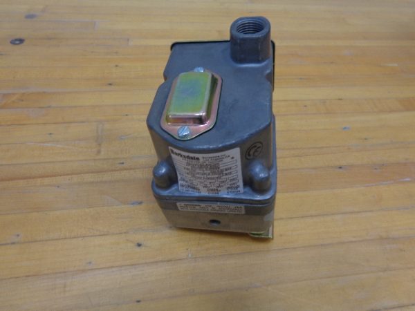DPD2T-A80SS-S0001:BARKSDALE PRESSURE SWITCH DPD2T-A80SS-S0001,BARKSDALE