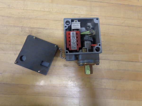 9012-GAW-22:SQUARE D PRESSURE SWITCH 9012-GAW-22,SQUARE D