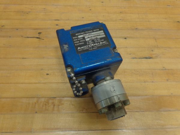 10CP4-3CC3:NOEDYN PRESSURE SWITCH 10CP4-3CC3,NEODYN INC