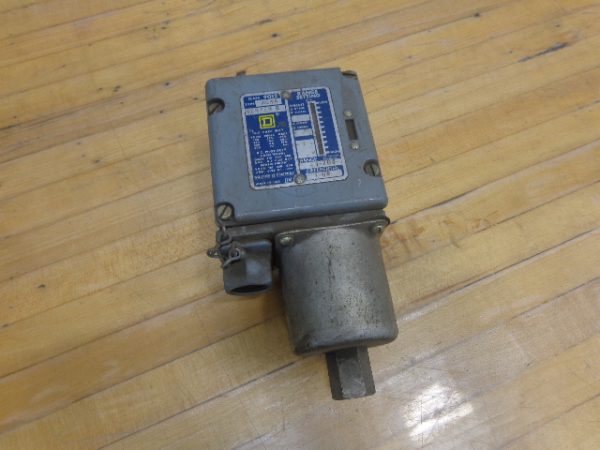 9012-ACW4: SQUARE D, INDUSTRIAL PRESSURE SWITCH, SET 10-11 PSI, RANGE 1-20#, DIFFERENTIAL 1-6#