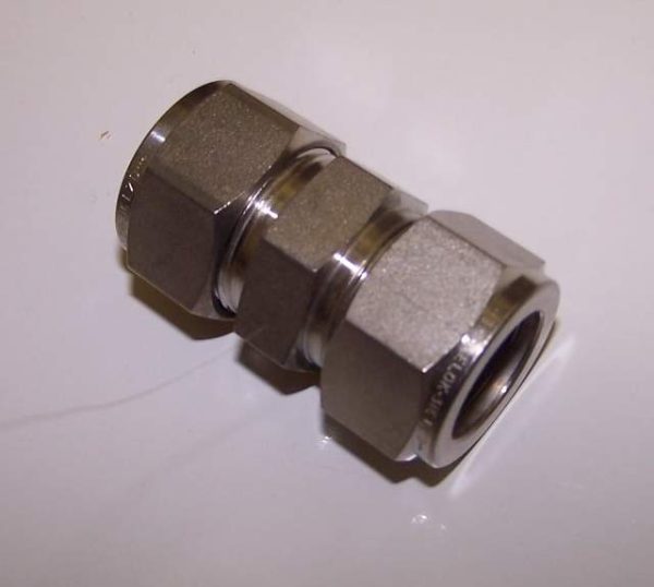 ISSD12U:DUOLOK TUBE UNION 3/4" ISSD12U,DUOLOK