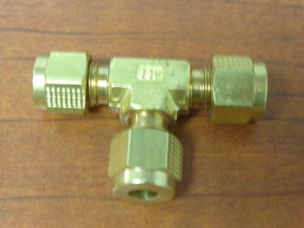 IBD4UT:DUOLOK COMPRESSION TEE FITTING 1/4" IBD4UT,DUOLOK