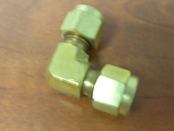IBD4UE:DUOLOK TUBE FITTING UNION ELBOW 1/4" IBD4UE,DUOLOK