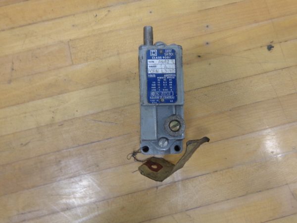 9007-AW42:SQUARE D LIMIT SWITCH 9007-AW42,SQUARE D