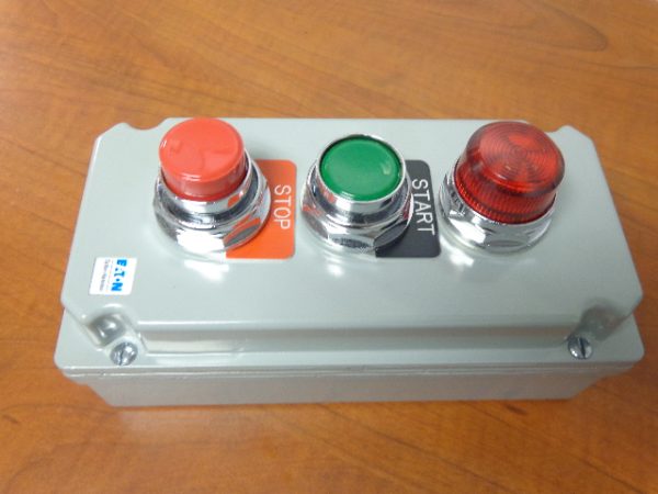 10250T7033 CUTLER HAMMER PUSH BUTTON CONTROL STATION - DIE CAST