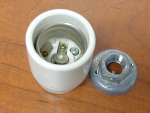 84013-0; CHALLENGER KEYLESS PORCELAIN SOCKET WITH MOGUL BASE