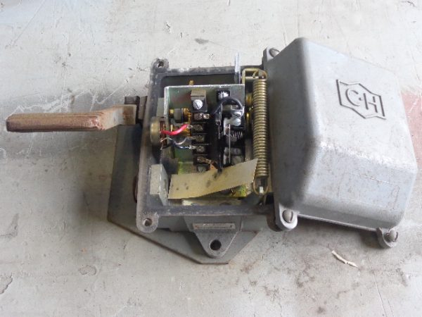 86-4118 CUTLER HAMMER FOOT SWITCH WITH POTENTIOMETER