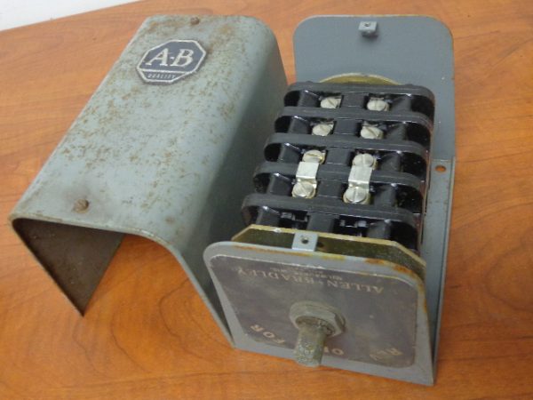 350-BAV111: ALLEN BRADLEY REVERSING DRUM SWITCH