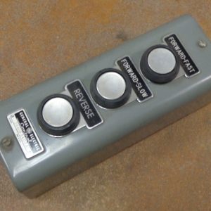 CR2940FA403A: GENERAL ELECTRIC PUSHBUTTON ENCLOSURE STATION FORWARD FAST FORWARD SLOW REVERSE
